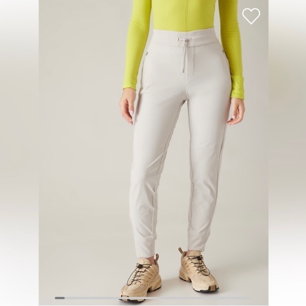 Athleta Headlands Hybrid Trek Jogger Cream Sz 6 486183‎